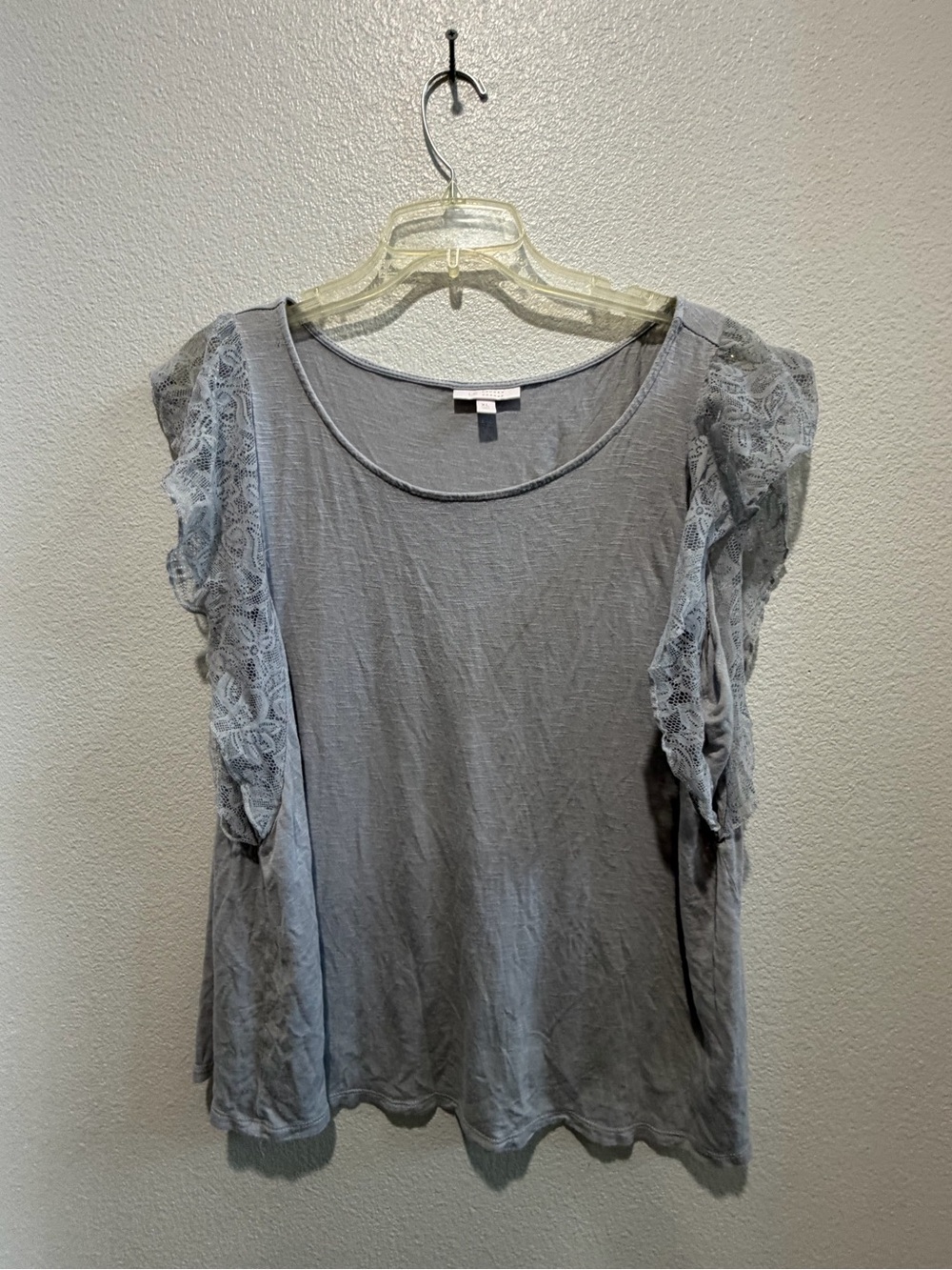 LC Lauren Conrad Gray Scoop Neck Top with Lace Sleeves size XL